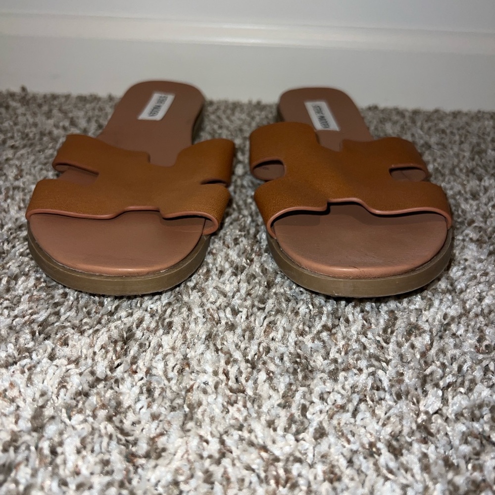 Steve Madden Tan Slide Sandals - Picture 4 of 4